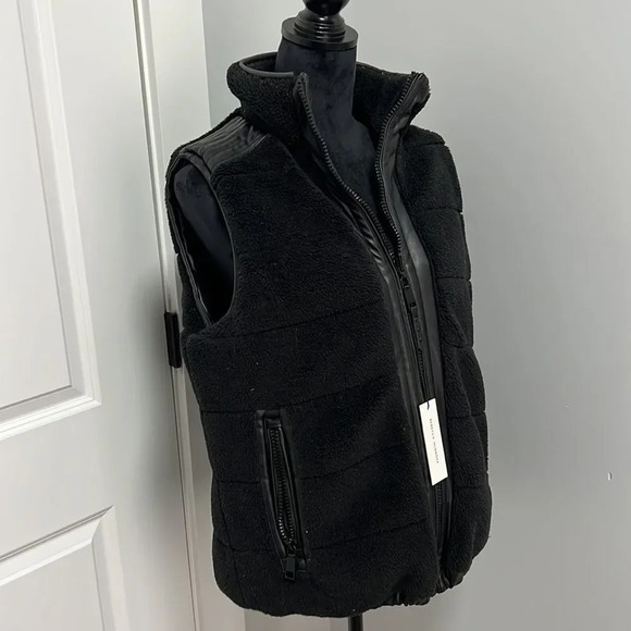 NWT WOMENS FAUX FUR FAUX LEATHER REVERSIBLE VEST size M - Picture 8 of 10